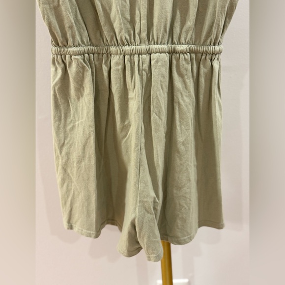 LULUβS β’ Olive Green Romper - Picture 7 of 7